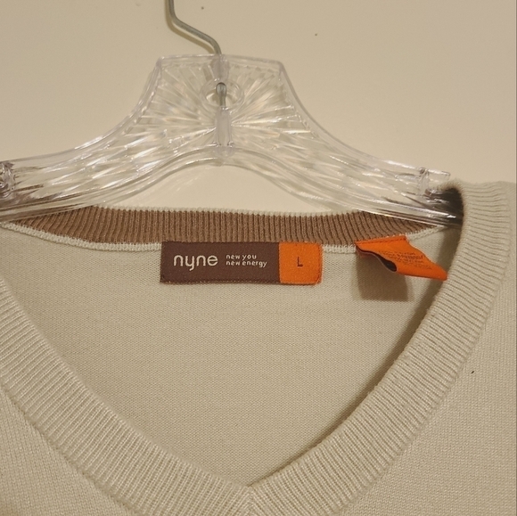 New You New Energy | Men's Classic Tan/ Cream V-Neck Sweater (Size Large) - Picture 3 of 11